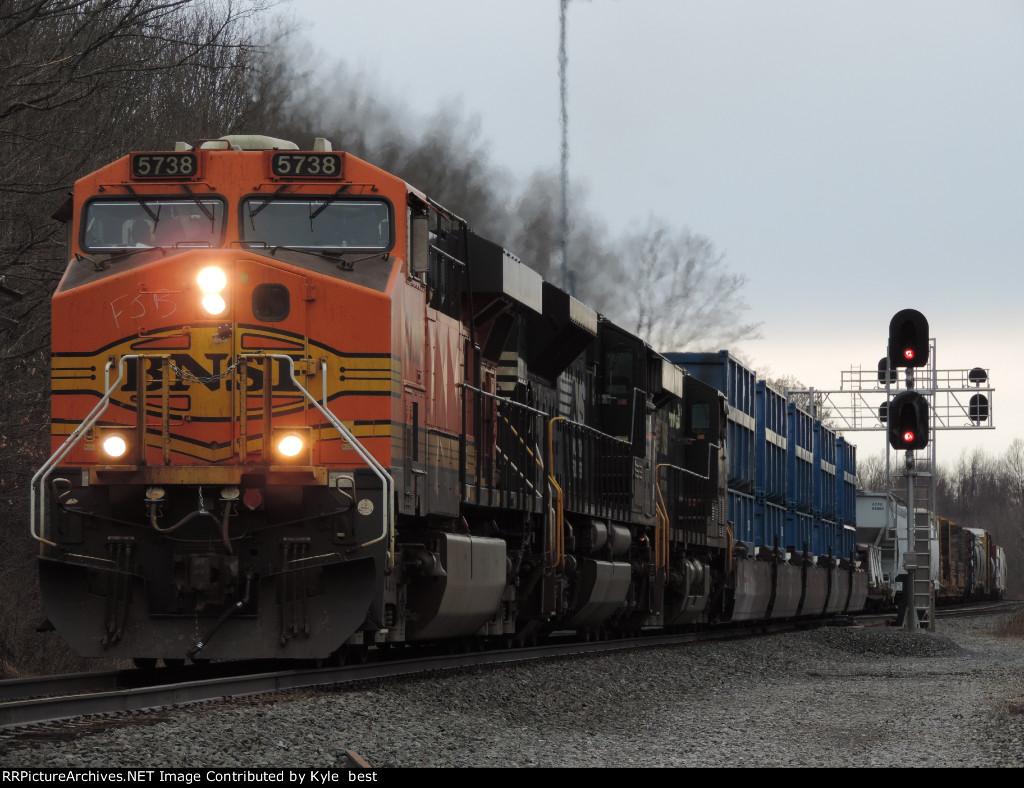 BNSF 5738 on 310